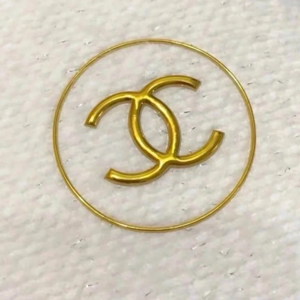 Chanel Beauté Soft Knit
Snow Metallic Mini Tote! - Picture 5 of 12